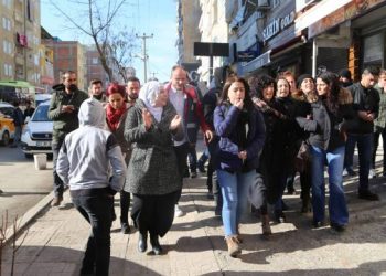 Jinên ku ji ber meşa piştgiriya Leyla Guven hatibûn binçavkirin hatin berdan