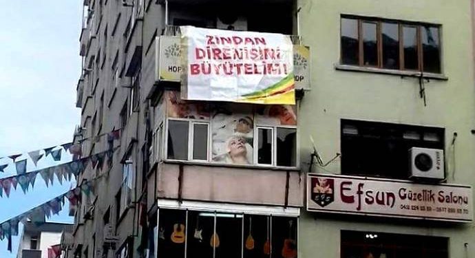 Polêsan ji ber panqartê avêtin li ser avahiya HDP a Amed’ê