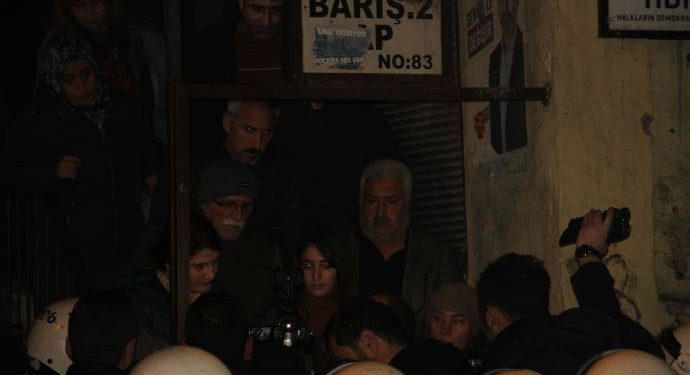 Ji meşa Amed’ê re astengiya polêsên dagirker!