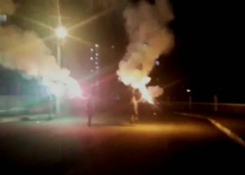 Polêsên dagirker li Amed’ê êrîşê meşa ciwanan kir