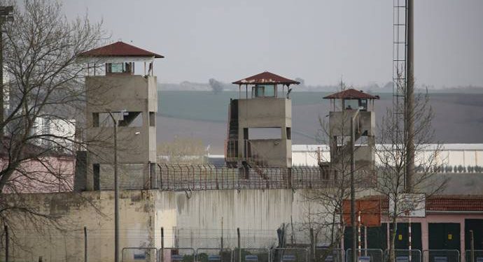 48 jinên berxwedêr di greva birçîbûnê ya bêdawî û bêdorveger de ne!