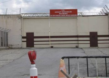 Sê girtiyên jin li girtigeha Bayburt’ê ketin greva birçîbûnê yê bêdem û bêdorveger