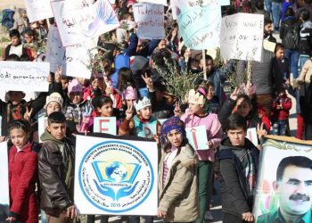 KPC’ê û xwendekarên Efrînê li dijî êrîşên Tirkiyeyê meşek li darxistin