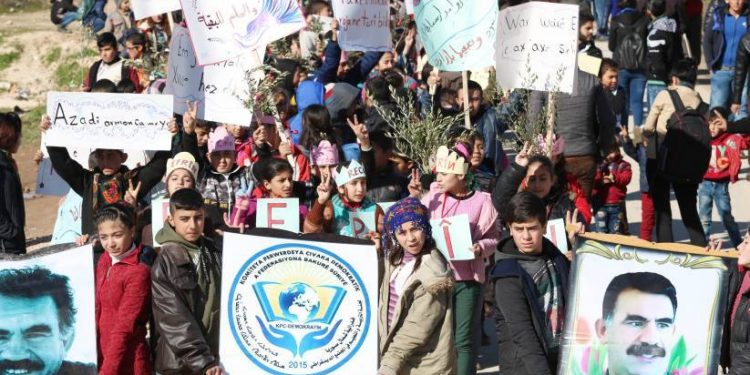 KPC’ê û xwendekarên Efrînê li dijî êrîşên Tirkiyeyê meşek li darxistin