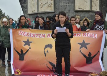 Yekitiya Jinên Ciwan li dijî tecrîdê çalakiyek li dar xistin