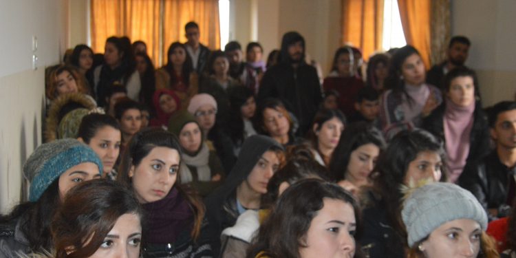 Ciwanên Kobanê li dijî êrîş û gefên dawî civînek li dar xistin