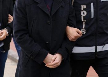 Li Îzmîr’ê 14 welatî ji ber parvekirinên xwe yên Tora Civakî hatin binçavkirin