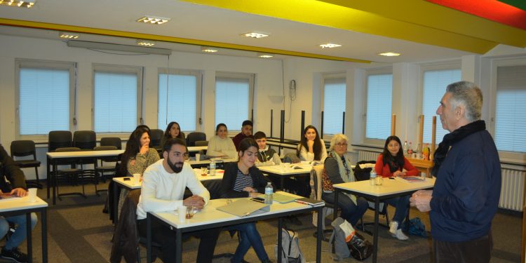 Tevgera Ciwanên Şoreşger li Almanya perwerdeya Zimanê Kurdî da destpêkirin