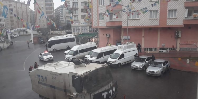 Avahiya HDP a Amed’ê di bin dorpêçkirina polêsan de ye