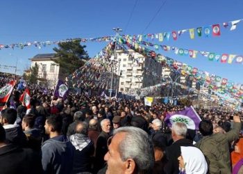 Li Amed’ê bi hezaran kes diherikin qada mîtîngê-NÛ BÛ