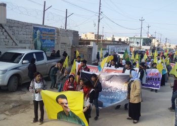 Li Şengal’ê Ciwan li dijî tecrîdê meşiyan-NÛ BÛ