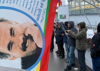 Tevgera Ciwanên Şoreşger li ber Rojnameya Tagblatt’ê tecrîd protesto kir