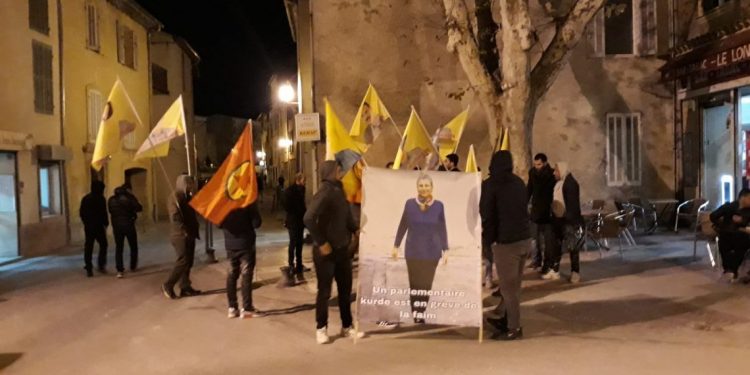 Ciwan Fransa’yê li qadanin: ”Ciwan Fedaiyên Rêber Apo ne”