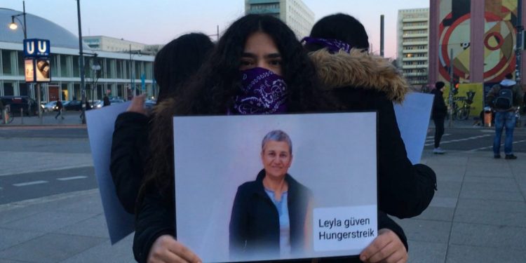 Ji Jinên Ciwan ên Azad Li Berlîn’ê Protestoya Bêdeng