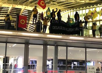 Tevgera Ciwanên Şoreşger li dijî tecrîdê meşiyan