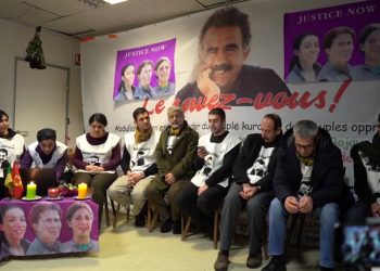 Çalakvan Denîz Sûgût li Strasbourgê helbesta ”Ji Partiyê re Pesn” xwend