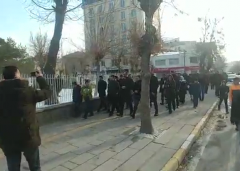 Gelê Wan’ê li dijî tecrîdê di kolanan de ye