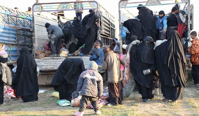 2800 kesên ku du rojên dawiyê li Bahozê ji çeteyan hatin rizgarkirin li Kampa Holê ne