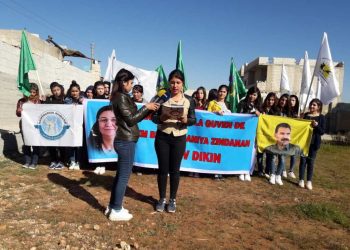 Xwendekarên Jin li dijî tecrîd û komployê çalakiyêk li dar xistin