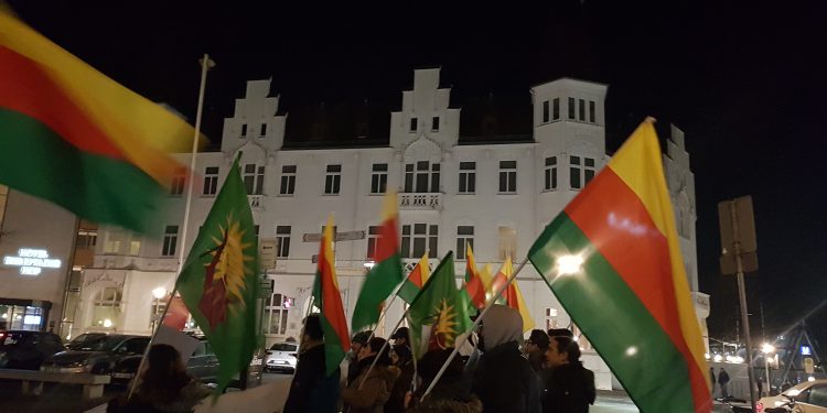 Ciwanên Kurd li Gara Navendî ya Bielefeld’ê çalakî li dar xistin