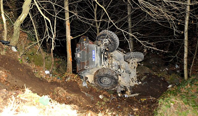Wesayîta zirxî ya ku derketibû operasyonê qeza kir: 2 polîs birîndar bû!