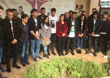 Yekîtiya Xwendekarên Azad koma 37’an ya greva birçîbûnê dewir girt