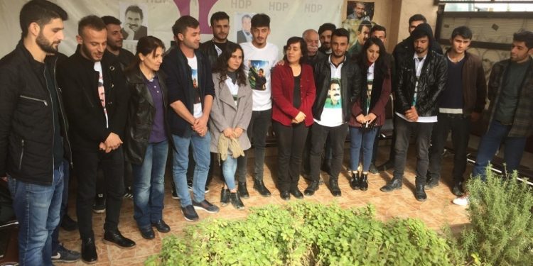 Yekîtiya Xwendekarên Azad koma 37’an ya greva birçîbûnê dewir girt