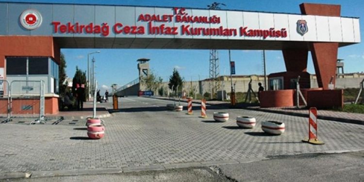 2 Girtiyên siyasî dest bi greva bêdawî û bêdorveger kirin