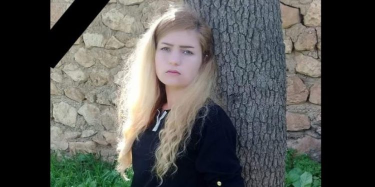 Jineke Ciwan bi çekê xwe kuşt