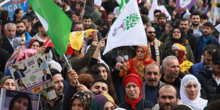 Di mîtînga Stenbol’ê de 6 welatî hatin binçavkirin