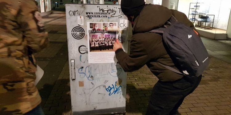 TCŞ li sê bajarên Almanya’yê afîş ji bo çalakvanên greva birçîbûnê daliqandin