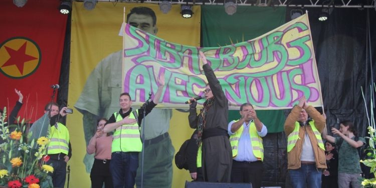 Êlekzerên ku beşdarê mîtingê bûn diyar kirin ku bi Kurdan re di nava piştevaniyê de ne