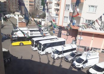 Bi otobusên şaredariyê derdorê avahiya HDP’ê ya Amed’ê hatiye dorpêçkirin!