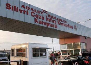 Girtiyên siyasî yên di grevê de tên derb kirin