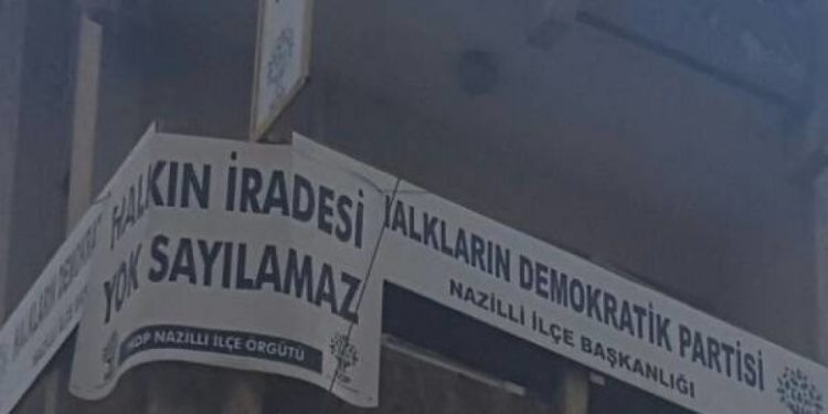 Polîsên dagirker avêtin li ser avahiya HDP’ê!