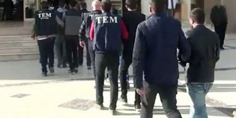 Parêzer nikarin ciwanên li Wanê hatin binçavkirin bibînin!