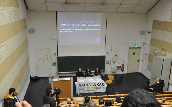 Li Zanîngeha Bîelfeld’ê ji bo Roja Zimanê Dayikê konferans hate li dar xistin