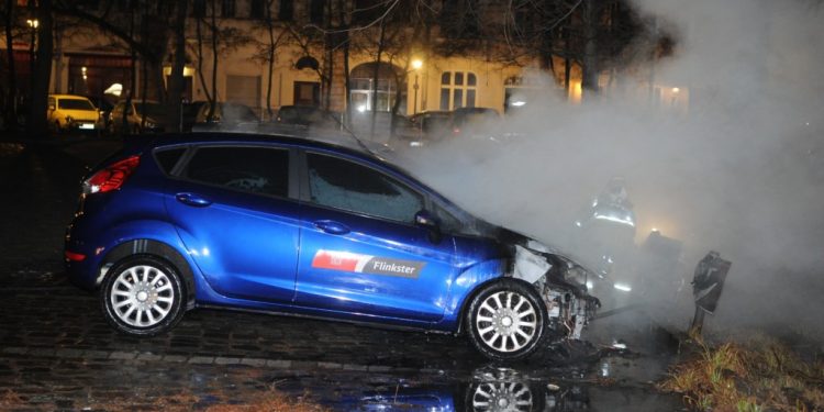 Ciwanên Enterasyonal li dijî êrîşên Rojava 2 wesayîtên faşîstan şewitandin