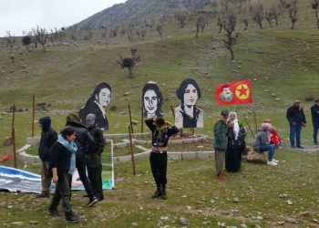 Komalayên Gencanî Welatparêz li binarê Qendîl’ê komplo protesto kirin