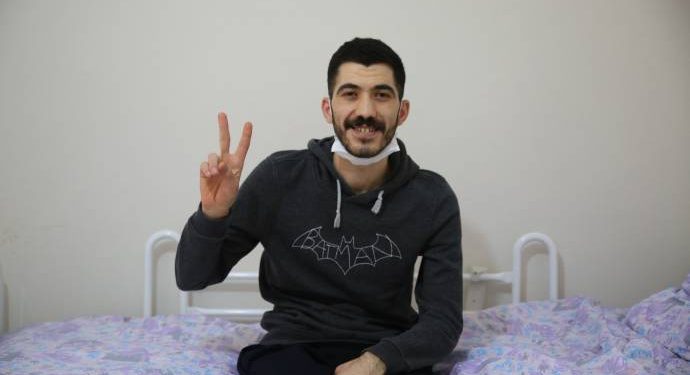 Sedat Akin 53’ê roje li dijî tecrîdê çalakiya xwe didomîne!