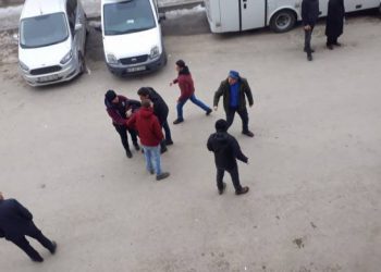 Li Muş’ê polîs êrîşê meşvanan kir: 2 şewirmend hatin binçavkirin