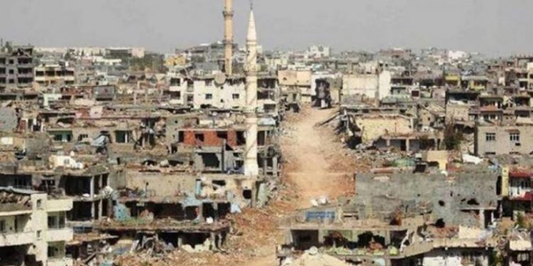 Di doza Nisêbînê de diruşmên “Bijî berxwedana zindanan”