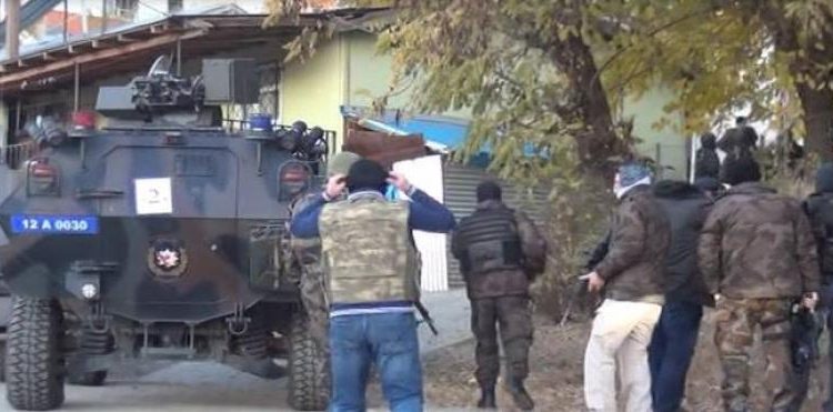 Ciwanên ku li Çewlîgê hatibûn binçavkirin dema wanê binçavkirinê hat dirêj kirin.