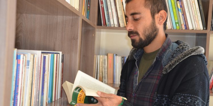 TAYBET-“BI PIRTÛK XWENDINÊ, MIROV XWE NAS DIKE Û DIKEVE FERQA XWE”