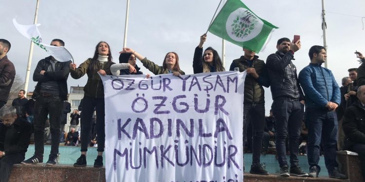 Ciwan di mîtînga Stenbol’ê de hatin gel hev!