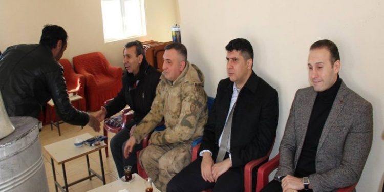 Li Çewlîg’ê leşker û AKP’an bi hev re xebatên hilbijartinê dimeşînin!