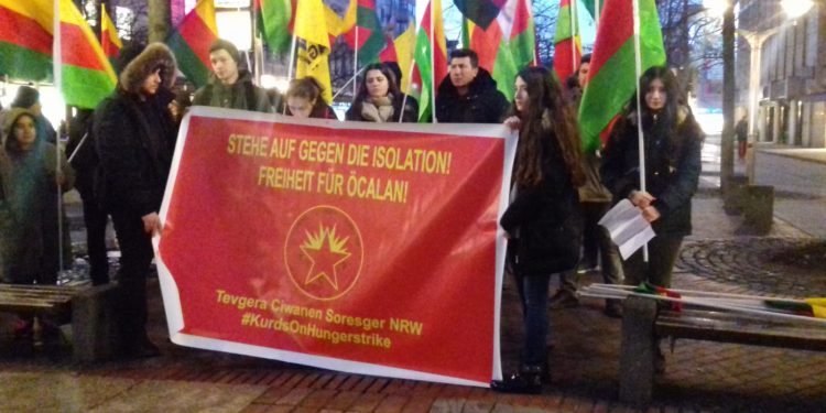 Ciwanên Kurd li dijî tecrîdê li Duîsbûrg’ê derketin qadan