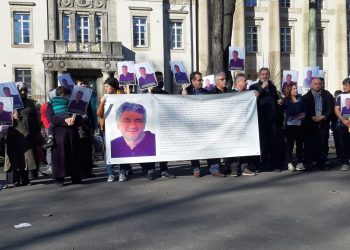 Gelê Kurd li ber dadgeha Krelfeldê piştgirî dan Ûgûr Şakar!