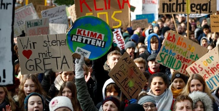 Ciwanên Cîhanê dadikevin qadan: Grev belav dibin!