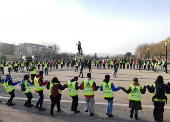 Ciwanên Kurd û Enternasyonal li hev civiyan û wê bi hev re bimeşin